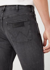Męskie Spodnie Jeansowe Wrangler Larston Blackout W18S29Z79 112330748